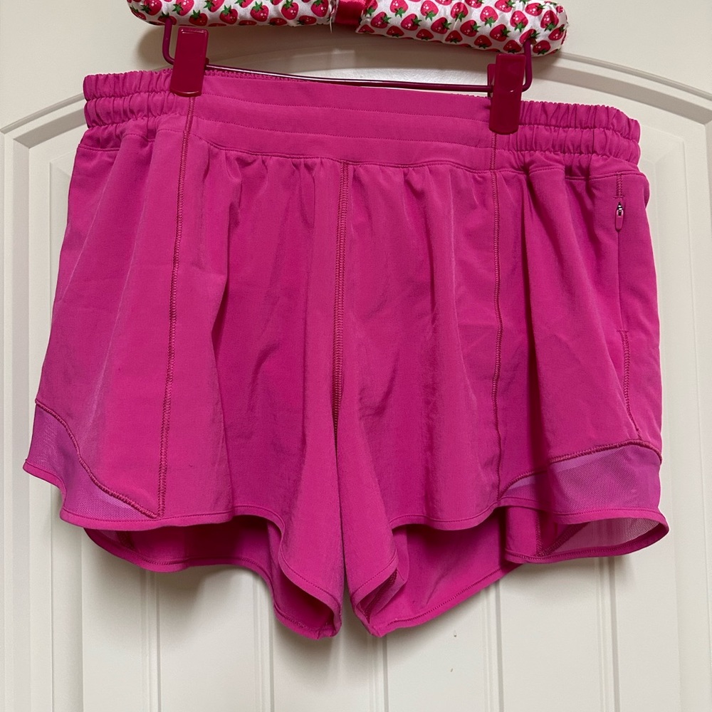 Lululemon Hotty Hot shorts - sonic pink